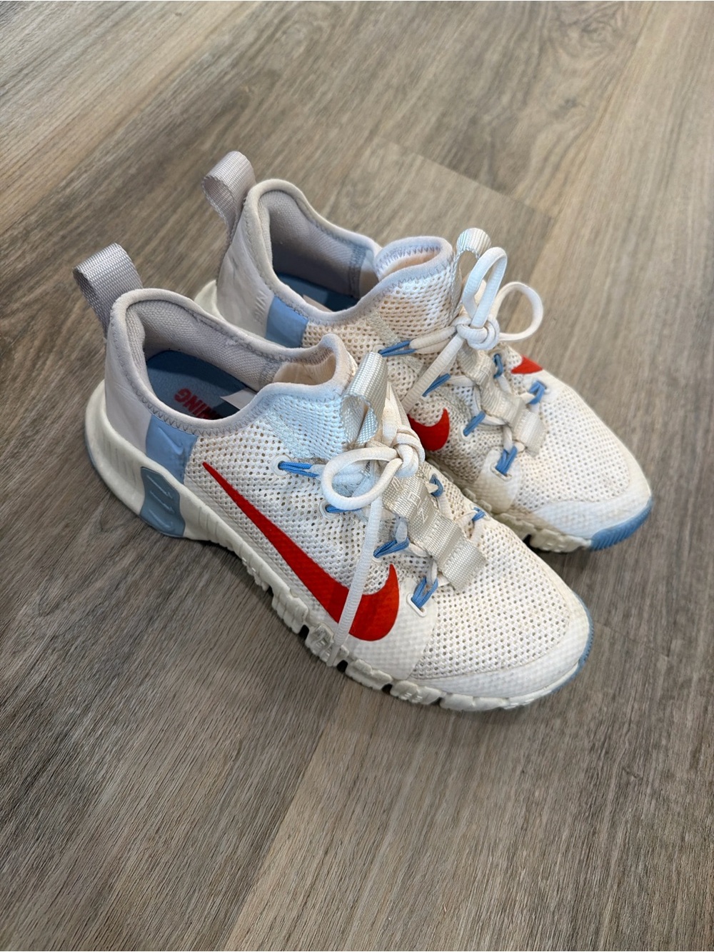Women’s Nike Metcon White & Red Athletic Sneakers size 8